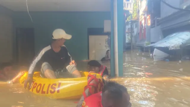 Kawasan Kebon Pala dan Kampung Melayu, Jakarta Timur (Jaktim) terendam banjir pada Minggu (6/7/2025).