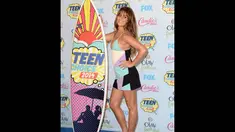 Aktris Lea Michele mencuri perhatian awak media dan para hadirin di ajang Teen Choice Awards 2014, Los Angeles, Minggu (10/8/14). (Jason Merritt/Getty Images/AFP)