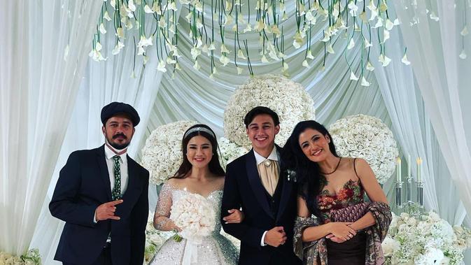 Momen Artis Hadiri Resepsi Pernikahan Caesar Hito dan Felicya Angelista. (Sumber: Instagram.com/f.muchtar360)