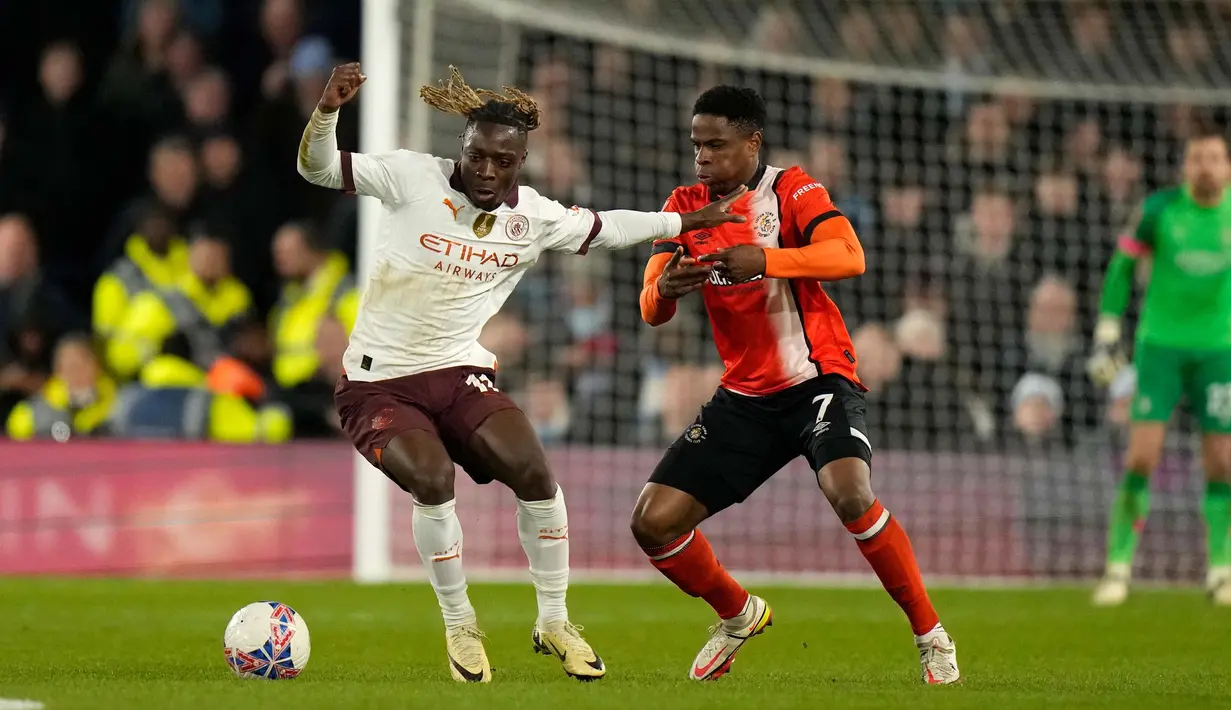 Superioritas Manchester City makin tak terbendung dengan dua gol tambahan Erling Haaland sesaat sebelum jeda turun minum. (AP Photo/Alastair Grant)