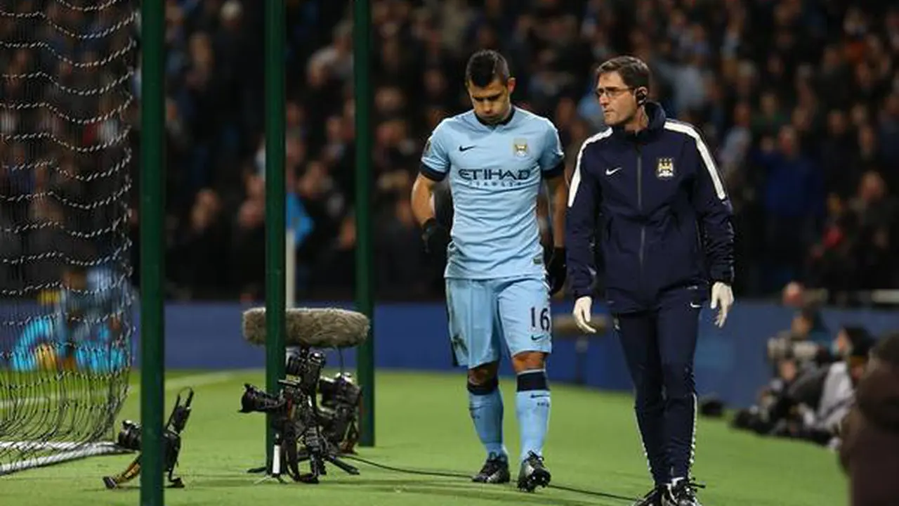 Aguero Alami Cedera Saat Manchester City Berhadapan Everton