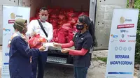 EMTEK Peduli Corona menyalurkan paket sembako ke masyarakat Kabupaten Bandung, Selasa (29/9/2020)