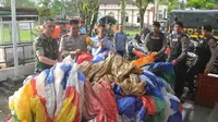 Polisi dan TNI di Wonosobo menyita balon udara yang berpotensi menganggu penerbangan . (Liputan6.com/Polres Wonosobo/Muhamad Ridlo)