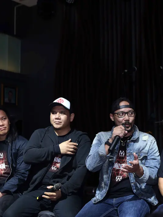 Yoyo saat louncing album mengatakan kalau album ini sangat variatif. Mengangkat tema cinta, rasa prihatin terhadap bangsa, kekayaan serta kebudayaan. (Nurwahyunan/Bintang.com)