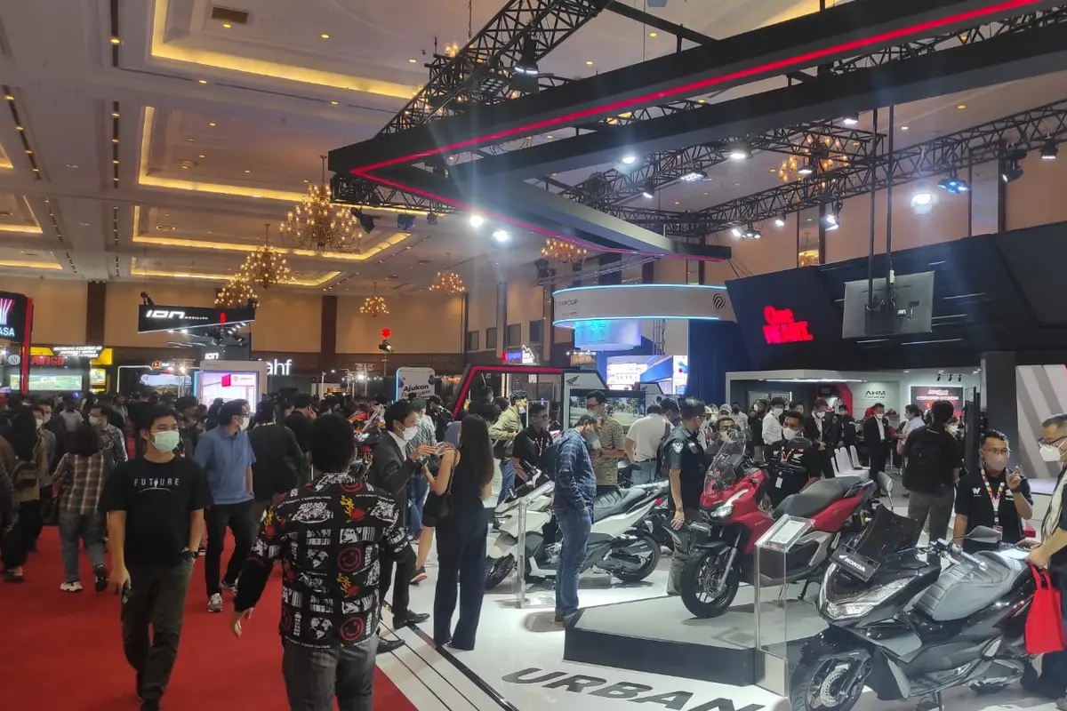 Gelaran Indonesia Motorcycle Show (IMOS) 2022 resmi digelar, di Jakarta Convention Center (JCC), Senayan, Jakarta Pusat. (Liputan6.com/Arief Aszhari)