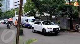 [FOTO] Bahaya. Tiang Listrik Roboh, dan Kabel Listrik Halangi Pengguna Jalan