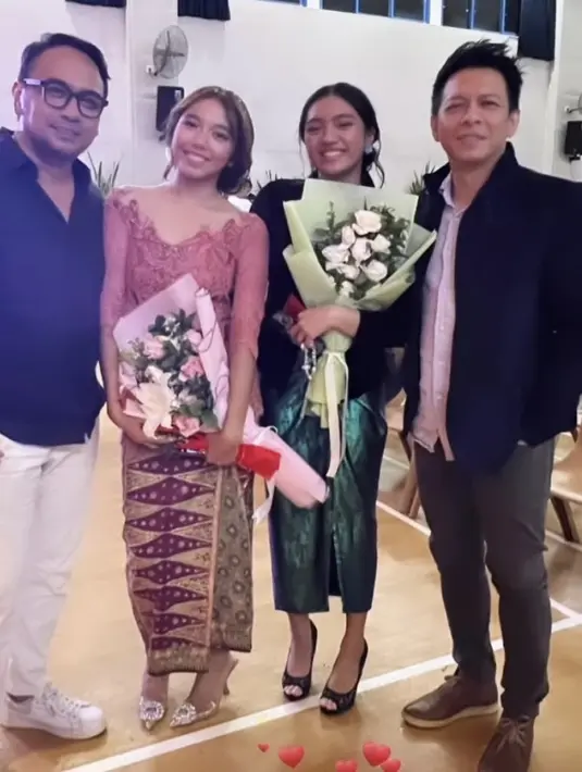 Keduanya pun berfoto bersama, Bebi Romero beserta anak perempuannya. @meisya__siregar