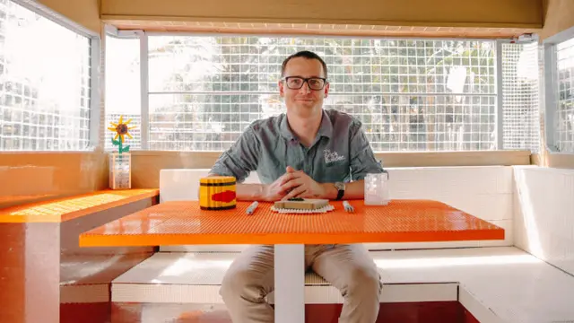 Ben selaku perancang desain mobil caravan