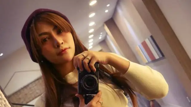 Penyanyi cantik Liza Aditya telah merilis single keduanya yang berjudul ‘Kisah yang Salah’. Proses pembuatan video klip dibuat di Boyolalu hingga Korea Selatan.