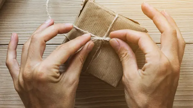 Industri fashion saat ini banyak berinovasi dalam hal kemasan untuk menjaga keberlanjutan lingkungan.