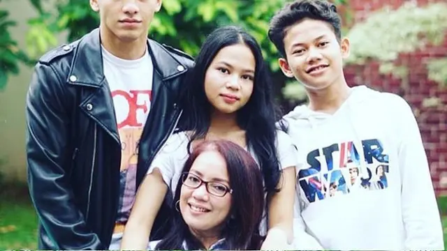 Sering Dikira Pacar, Ini 6 Potret Kebersamaan Jefri Nichol dan Sang Adik