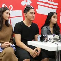 "Itu juga, maksudnya pakaian beradegan fighting kolosal kan begitu busananya. Sampai-sampai aku masuk angin, diare dan bolak balik toilet. Ya kurang tidur juga sih kayaknya," terangnya. (Adrian Putra/Bintang.com)