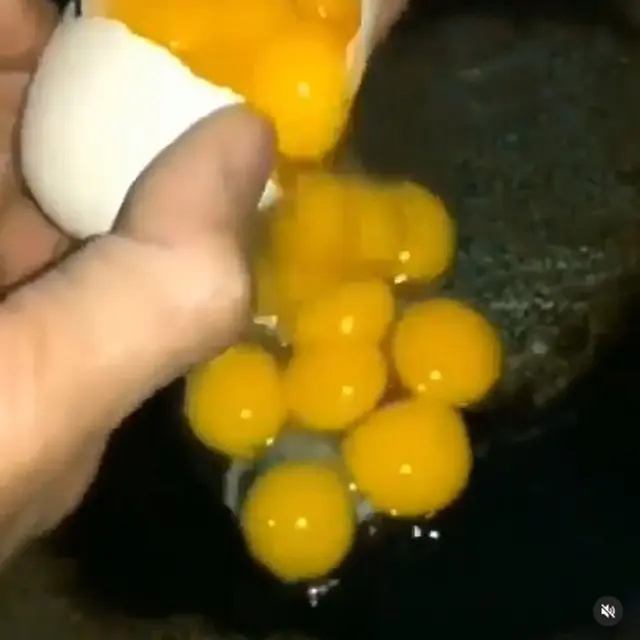 6 Potret Telur Saat Dimasak Ini Bentuknya Jadi Nyeleneh, Bikin Tepuk Jidat