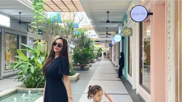 Tampilan Aura Kasih Hangout Bareng Sang Putri (Instagram/aurakasih)