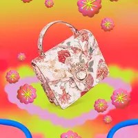 ALDO dengan bangga memperkenalkan koleksi kapsul Tahun Baru Imlek edisi terbatas untuk merayakan Tahun Naga. Koleksi khusus ALDO ini diciptakan melalui kerjasama dengan Owi Liunic, seorang seniman yang berbasis di Jakarta. [Foto: Document/ALDO]