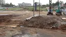 Alat berat terlihat di Terminal Terpadu Depok atau Metro Stater di lahan terminal di Jalan Margonda Raya, Depok, Jawa Barat, Kamis (6/9). (Liputan6.com/Immanuel Antonius)