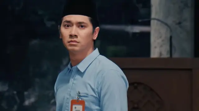 Emir Mahira sebagai Furqon dalam film Kupilih Jalur Langit. (Foto: Dok. MD Pictures)