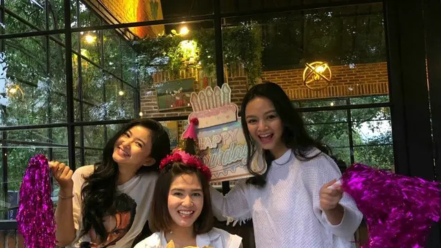 6 Potret Persahabatan Masayu Clara dengan Adinda Azani dan Puspa Ritchwary, Kompak