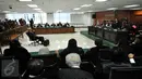 Suasana persidangan OC Kaligis dengan agenda pengajuan keputusan sela di Pengadilan Tipikor, Jakarta, Kamis (22/9/2015). Majelis Hakim menolak nota keberatan Kaligis karena dalih yang disampaikan tidak relevan dengan KUHAP.(Liputan6.com/Andrian M Tunay)