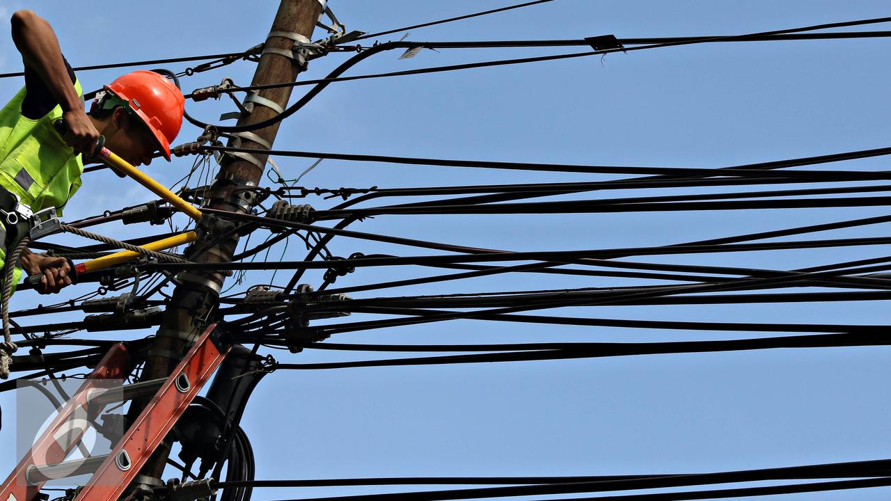 20160226-Jaringan-Ilegal-di-Tiang-Listrik-Jakarta-IA