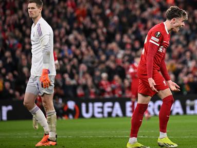 Termasuk musim 2023/2024, Liverpool tercatat telah beberapa kali tampil di ajang Liga Europa. Beberapa kali pula Liverpool memberi kesempatan para pemain mudanya untuk mencicipi ajang kelas dua di kompetisi Eropa tersebut. Hasilnya, tiga pemain mudanya yang diorbitkan dari tim akademi mampu mencetak gol dan menjadi pencetak gol termuda Liverpool di ajang Liga Europa sepanjang sejarah. Berikut ketiga pemain muda tersebut. (AFP/Oli Scarff)