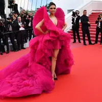 Deepika Padukone merupakan salah satu artis Bollywood yang mempunyai bentuk badan yang seksi. Tak hanya di Bollywood, kepopulerannya juga sampai di Hollywood. (AFP/Alberto PIZZOLI)
