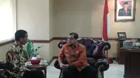 Jokowi dan Mensos Salim Segaf Al Jufri membahas masalah sosial di Jakarta (Andi Muttya Keteng/Liputan6.com)