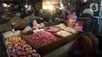 Pedagangan menunggu pembeli di Pasar Senin, Jakarta, Rabu (22/6/2022). Menteri Perdagangan Zulkifli Hasan mengklaim inflasi Indonesia menjadi yang paling rendah dibandingkan negara lain. (Liputan6.com/Angga Yuniar)