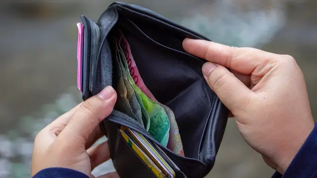 Ilustrasi dompet, uang rupiah