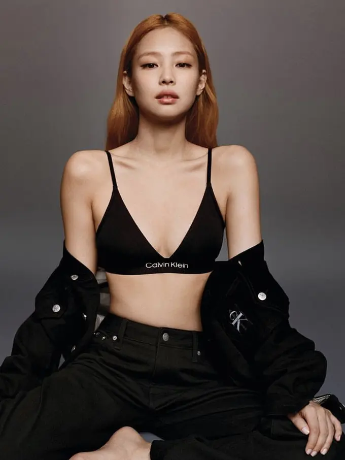 Harga Bralatte Hingga Bikini yang Dikenakan Jennie Dalam Potret bersama Calvin Klein