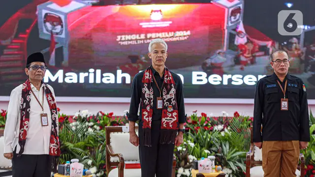 Ganjar Pranowo Bersama Mahfud MD Daftar KPU