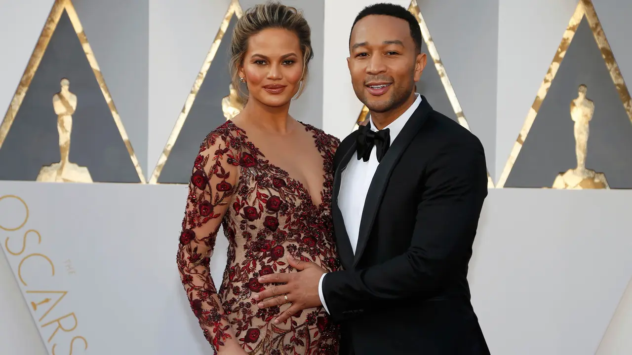 20160229-Piala-Oscar-USA-Chrissy-Teigen-John-Legend-Reuters