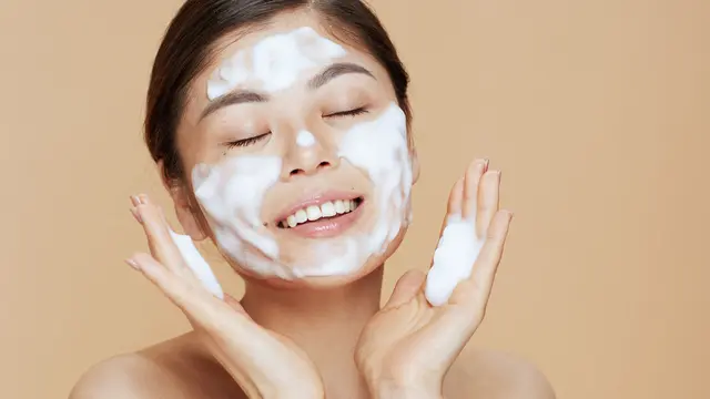 Skin Barrier Rusak? Ini Rutinitas Basic Skincare yang Bisa Menyelamatkan Kulitmu