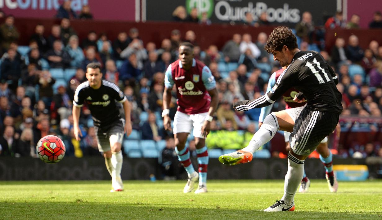 Alexandre Pato. Striker yang dipinjam Chelsea dari Corinthians pada tengah musim 2015/2016 ini mencetak gol di laga debutnya di Liga Inggris kontra tuan rumah Aston Villa, 2 April 2016. Gol penaltinya membuat The Blues unggul 2-0 di menit 45+3. Hasil akhir Chelsea menang 4-0. (Foto: AFP/Oli Scarff)