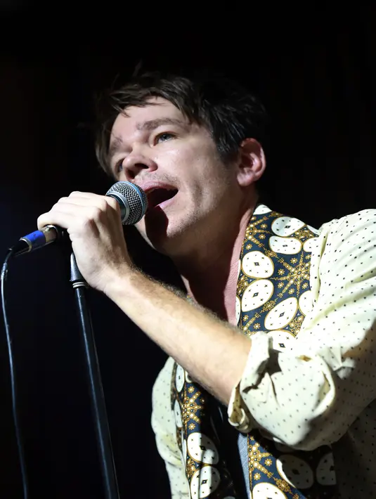 Bukan tanpa syarat ketika ia memutuskan untuk berkolaborasi dengan seseorang. Satu syaratnya adalah musisi atau penyanyi tersebut adalah orang-orang yang bisa menginspirasi. (Wimbarsana/Bintang.com)