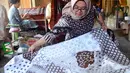 <p>Jenis batik tulis Trenggalek yang paling diminati adalah batik klasik dengan warna alam. (merdeka.com/Arie Basuki)</p>