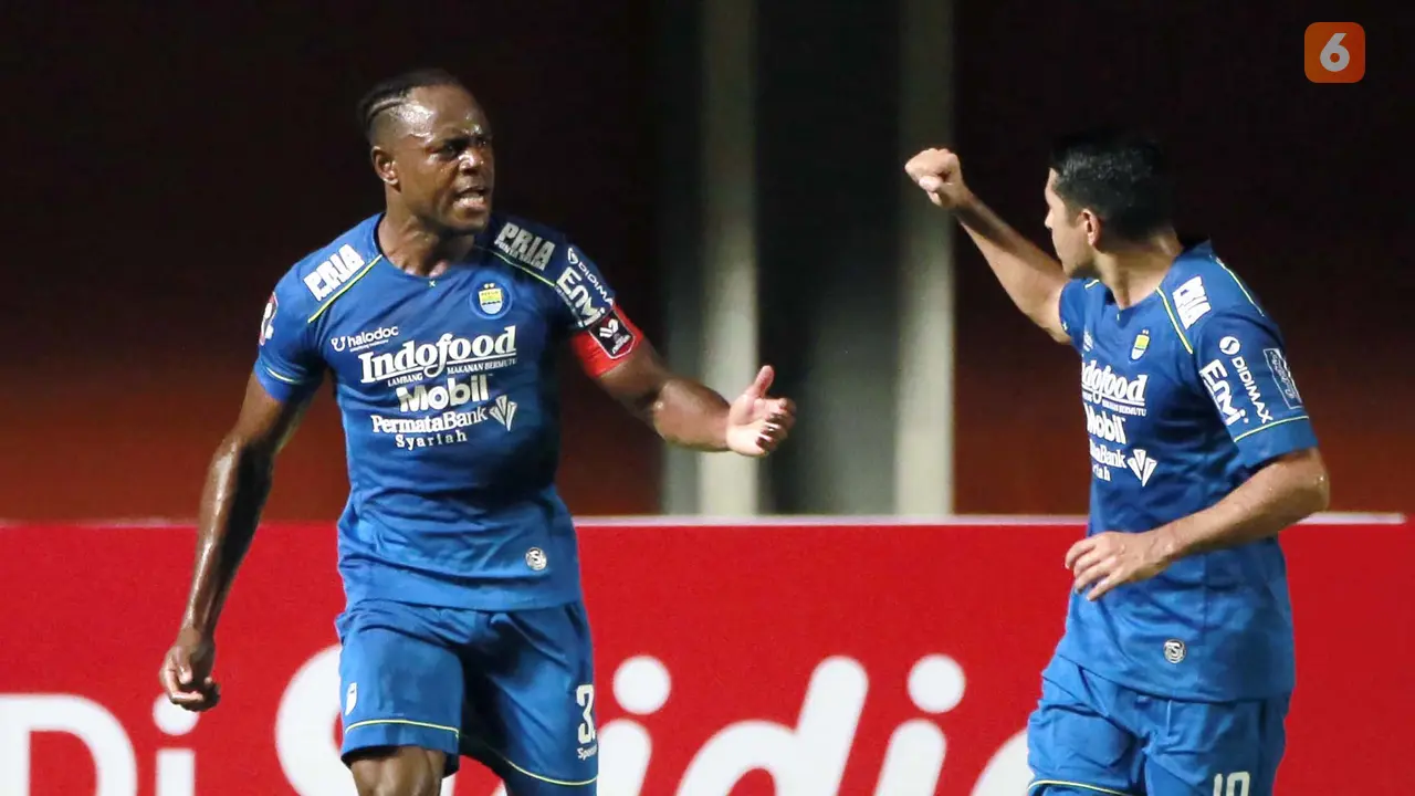 FOTO: Gol di Masa Injury Time Pastikan Kemenangan 2-1 Persib Bandung atas PS Sleman - Victor Igbonefo