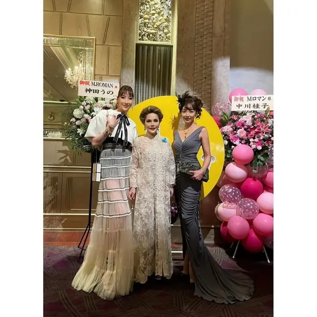 Model Dress Brokat Dewi Soekarno/Instagram @dewisukarnoofficial