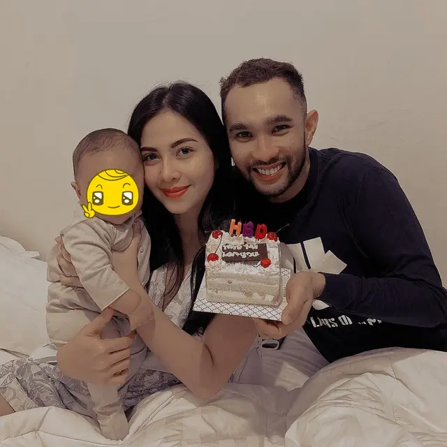 6 Potret Terbaru Enji Eks Suami Ayu Ting Ting, Kini Bahagia dengan Keluarga Baru