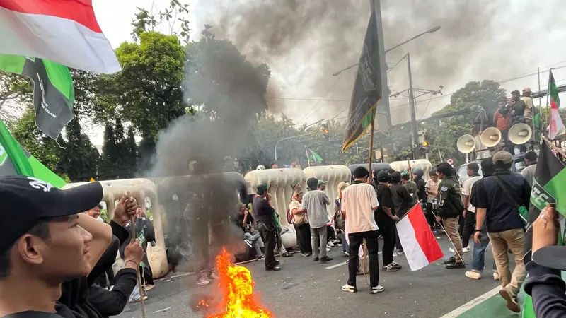 Demo 'Peringatan Darurat' di Kantor Komisi Pemilihan Umum (KPU), Jakarta.