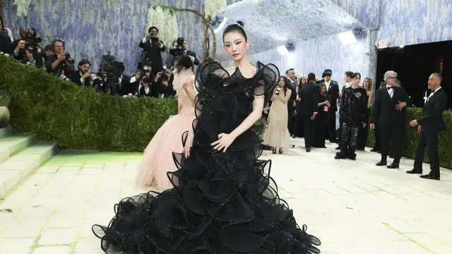 Ningning aespa di Met Gala 2026. (Angela Weiss / AFP)