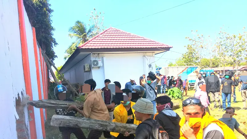 Aksi demonstrasi mahasiswa di Kendari, menyebabkan 2 orang mahasiswa tewas, Kamis (26/9/2019).(Liputan6.com/Ahmad Akbar Fua)