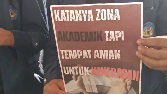 Poster yang dibentangkan mahasiswa FEB Unila menuntut keadilan bagi Pratama Wijaya Kusuma. Foto : (Istimewa).