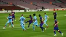 Pemain Barcelona Ansu Fati (tengah) mencetak gol ke gawang Leganes pada pertandingan La Liga Spanyol di Camp Nou, Barcelona, Spanyol, Selasa (16/6/2020). Barcelona menang 2-0 lewat gol Ansu Fati dan Lionel Messi. (AP Photo/Joan Montfort)