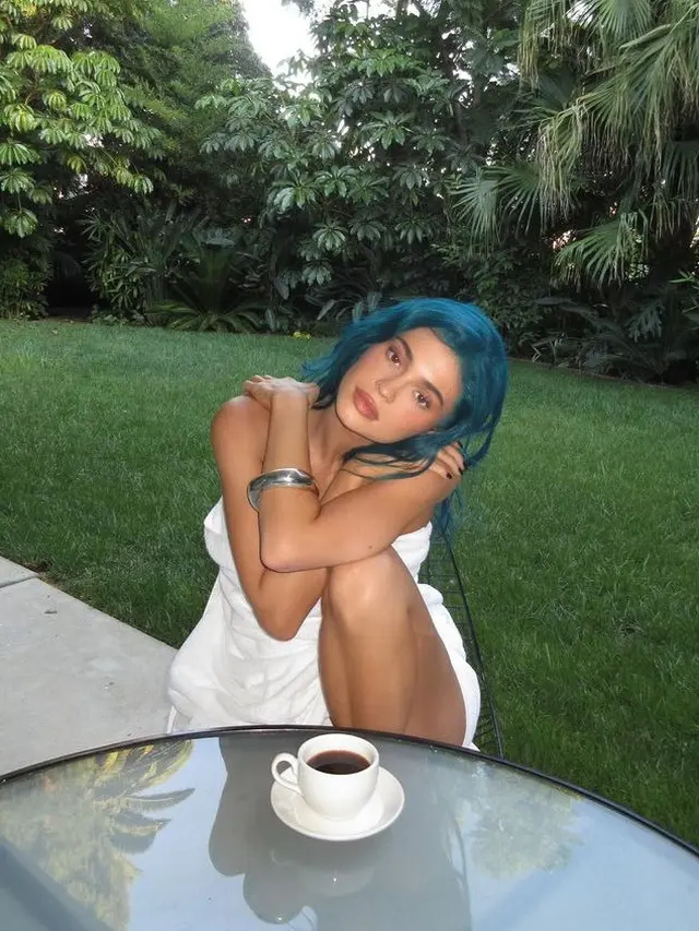 Rambut Baru Berwarna Kylie Jenner. [@kyliejenner]