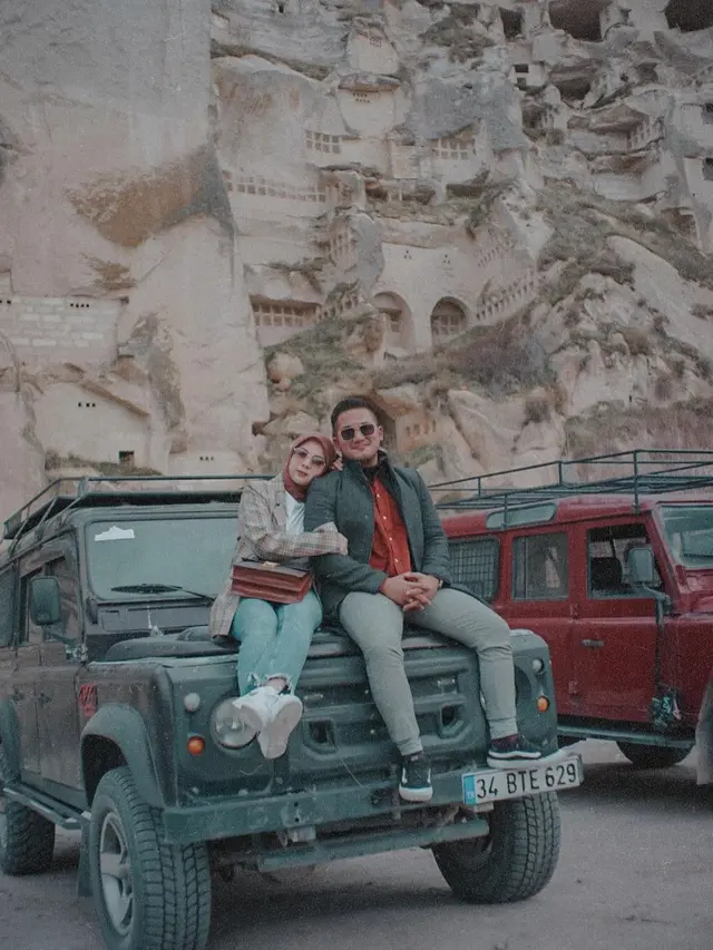 Hamil Anak Pertama, Ini 6 Momen Manis Kesha Ratuliu dan Suami