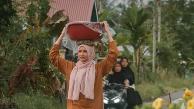 Salah satu adegan film Nia. (Foto: Dok. Smaradana Pro/ 786 Production)