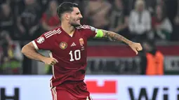 Gelandang Liverpool berusia 23 tahun, Dominik Szoboszlai akan menjalani debut sebagai kapten Timnas Hungaria di turnamen besar pada Euro 2024 setelah menggantikan peran Adam Szalai yang pensiun dari timnas sejak 2022. Bersama Timnas Hungaria, Dominik Szoboszlai yang menjadi kapten termuda di ajang Euro 2024 hingga kini telah mengoleksi 42 caps dengan torehan 12 gol dan 5 assist. (AFP/Attila Kisbenedek)