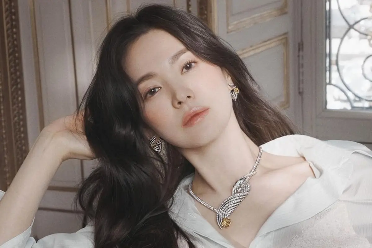 Song Hye Kyo untuk Chaumet. (Instagram/ kyo1122)