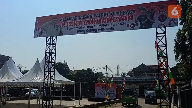 Suasana Lokasi Penyambutan Rizki Juniansyah ke Rumahnya di Kota Serang, Banten. (Rabu, 14/08/2024). (Yandhi Deslatama/Liputan6.com).